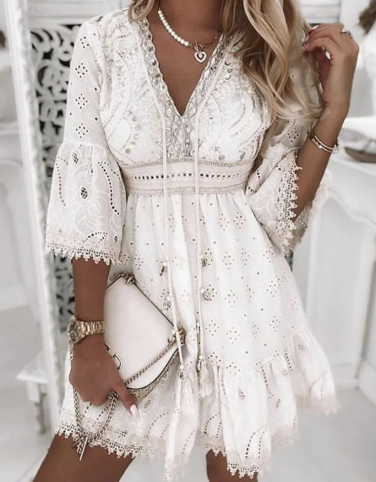 Elegantna haljina od čipke s V-izrezom